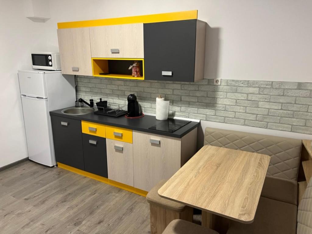 1-Beadroom Apartment With Free Parking Turda Exterior photo